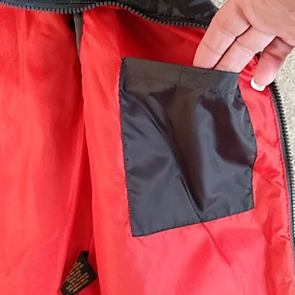 Vest - Picture 2 of 3